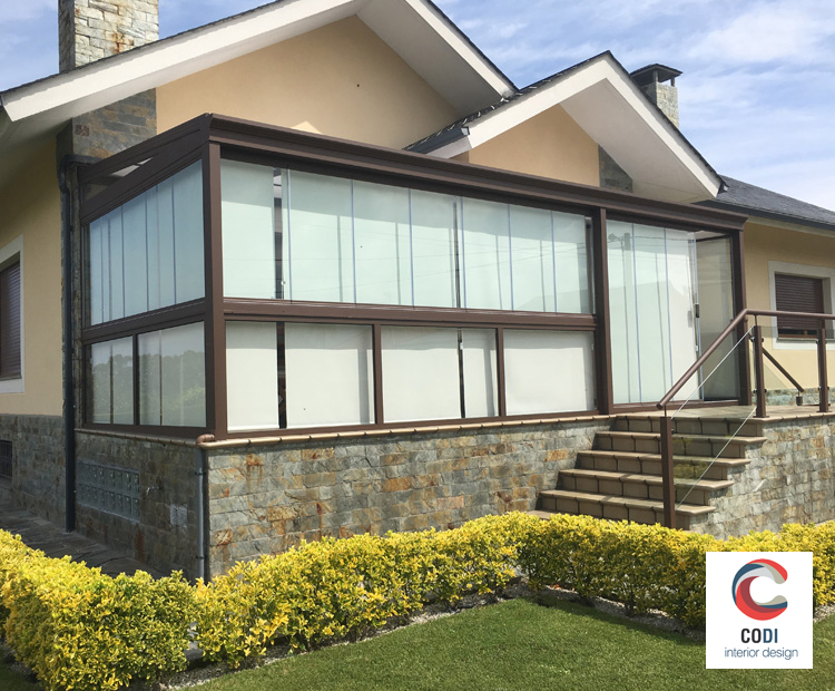 Instalación cortinas enrollables terraza chalet por Comercial Integral CODI