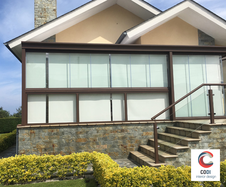 Instalación cortinas enrollables terraza chalet por Comercial Integral CODI